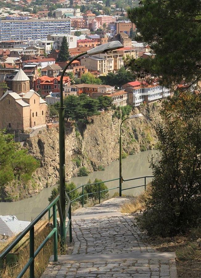 Big Three Apartments In Avlabari, Old Tbilisi Exterior foto